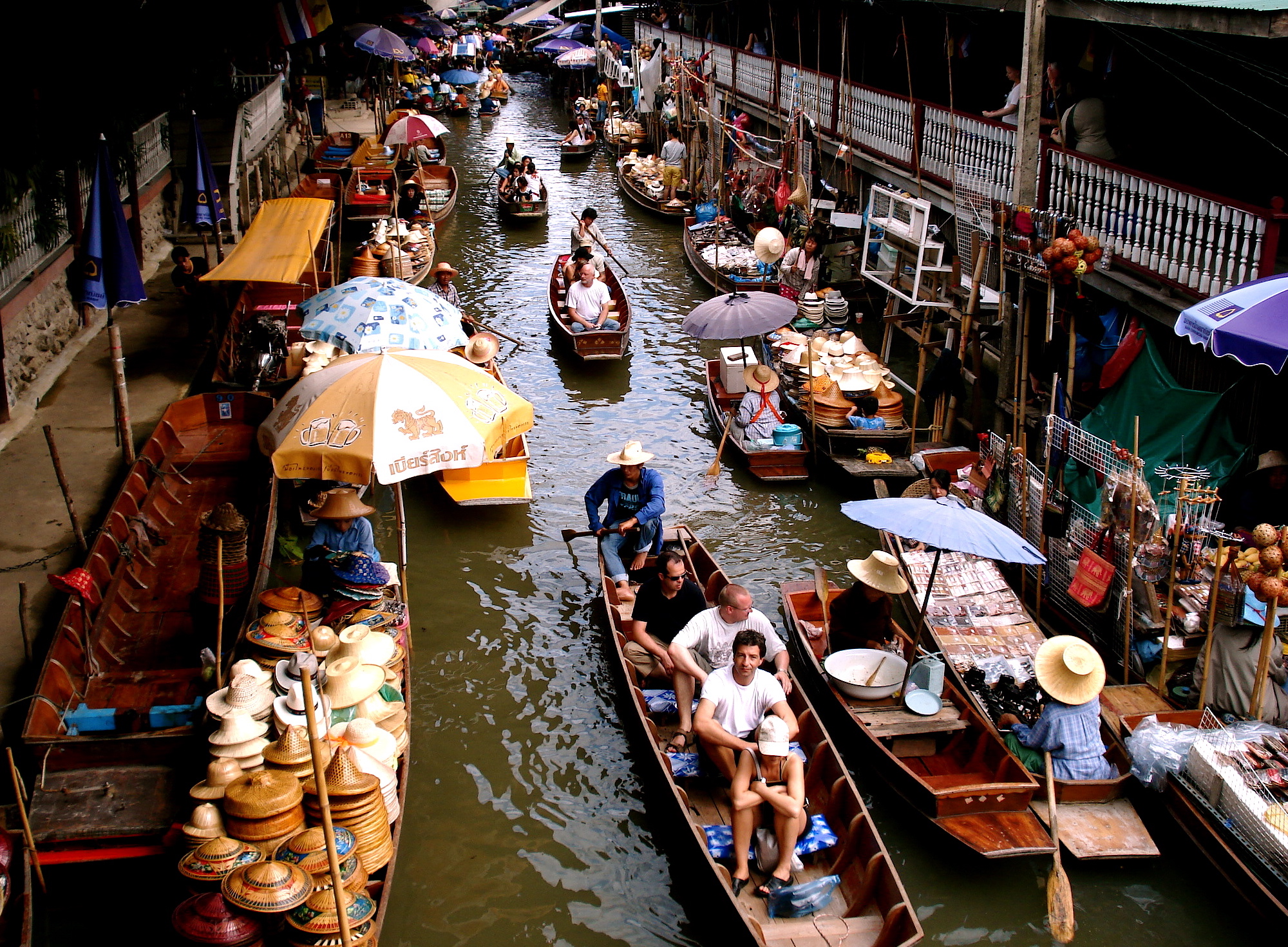 Бангкок вьетнам. Плавучий рынок Дамноен Садуак. Плавучий рынок Канчанабури. Плавучий рынок в Паттайе экскурсия. Бангкок рынок.